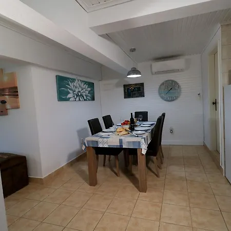 2-zimmer-wohnung Beheizter Pool By Interhome Tábua